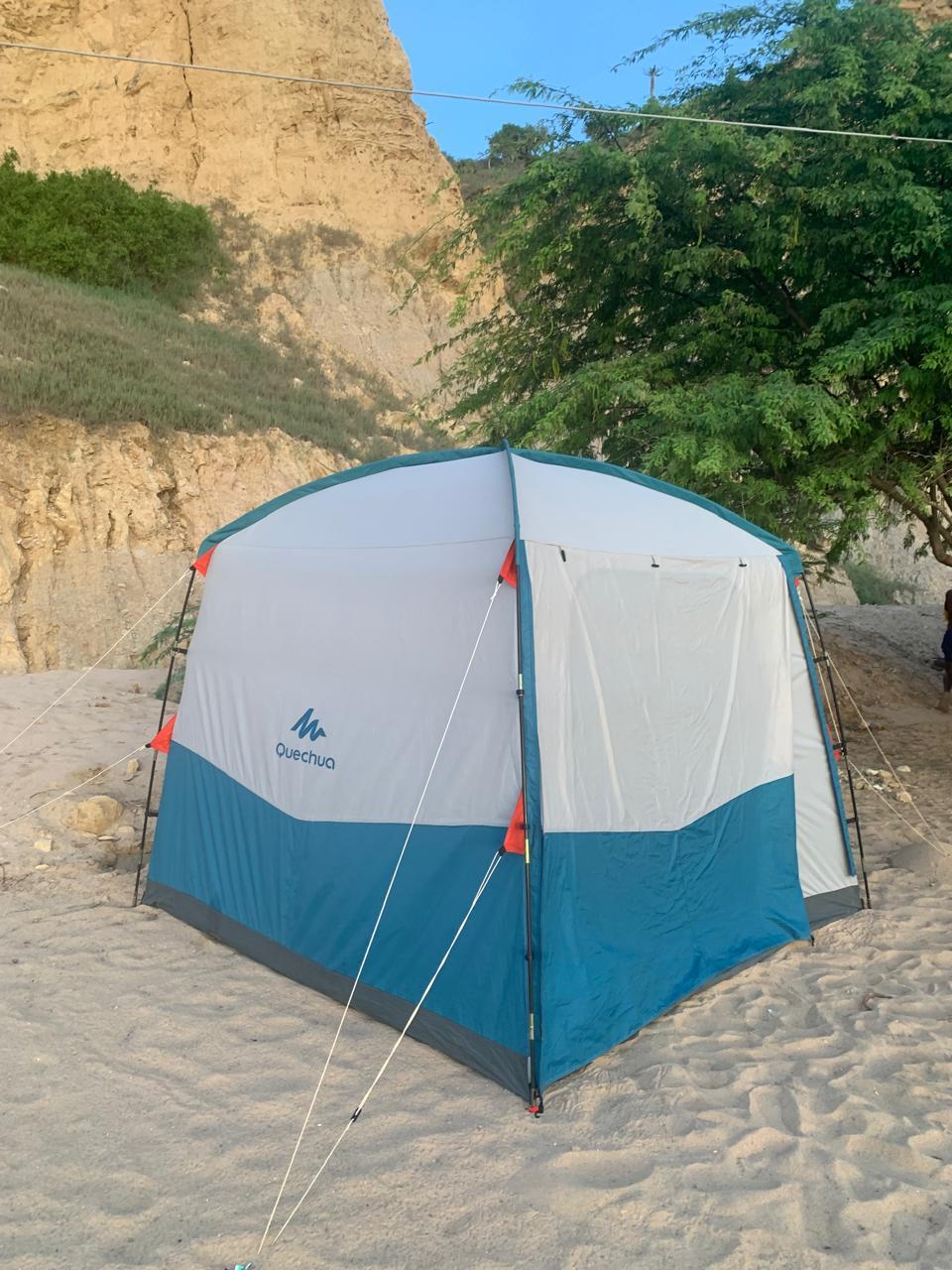 Praia de Cabo Ledo vista do alto com mar cristalino e areias claras